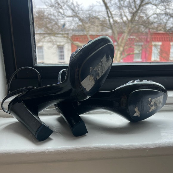 Marc Jacob’s 70s style platform patent and denim sandals - Picture 4 of 6